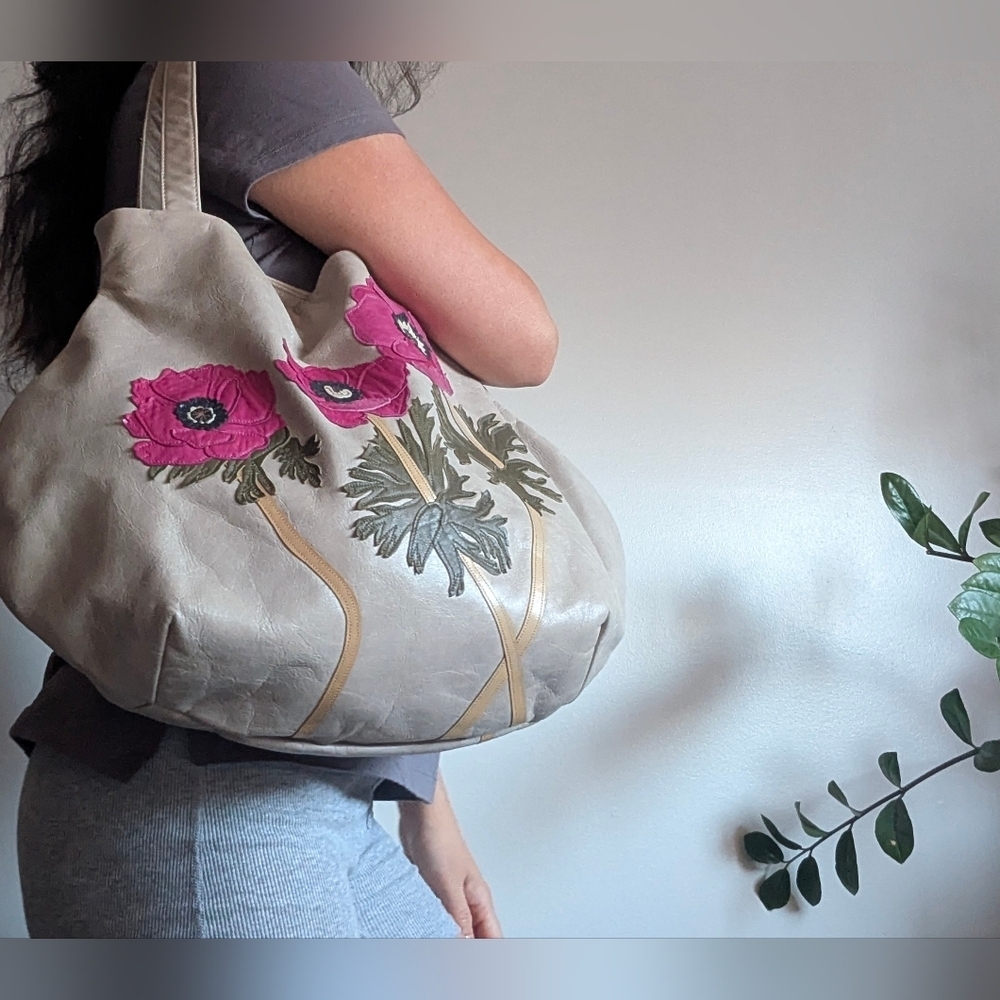 Susannah Hunter Shoulder Bag - Picture 13 of 13
